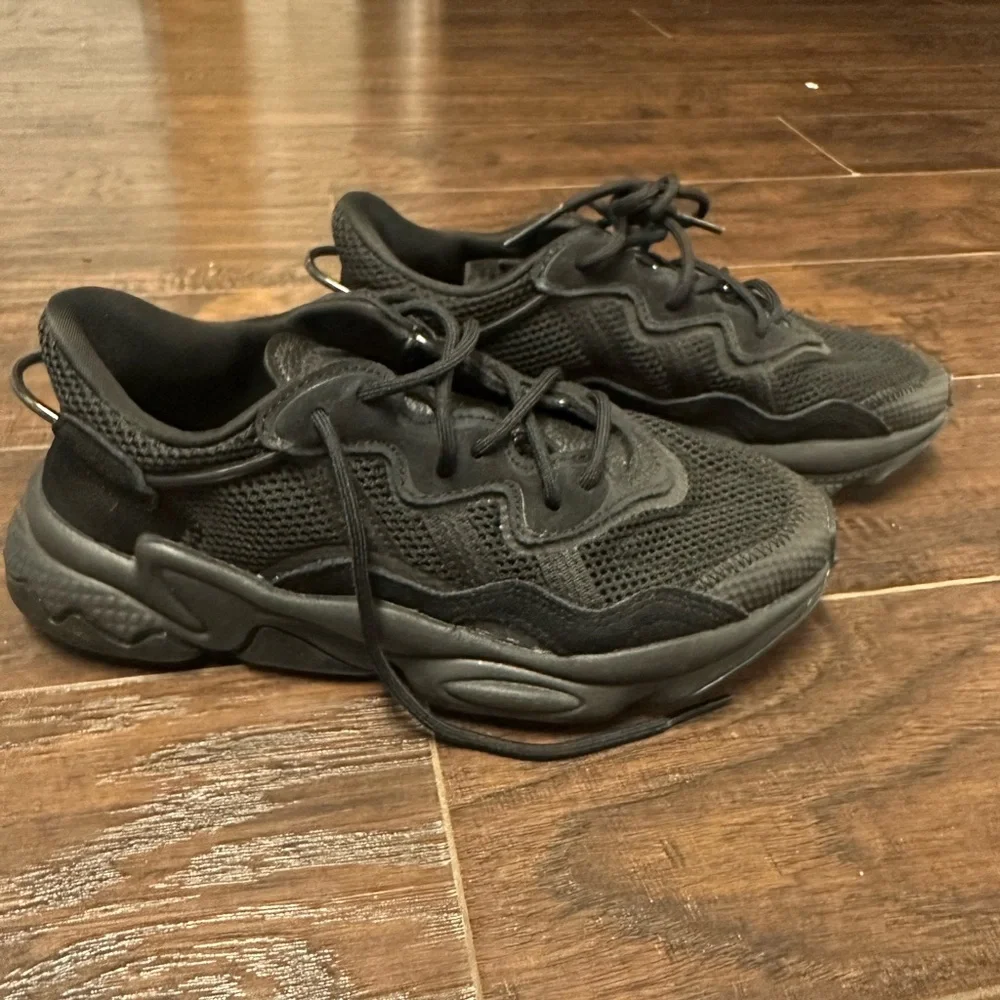 Adidas ozweego black kids 5.5 (women’s 7.5) - Picture 1 of 5